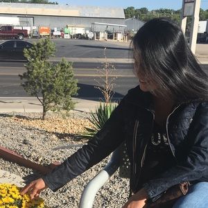 Meet your Posher, Joy